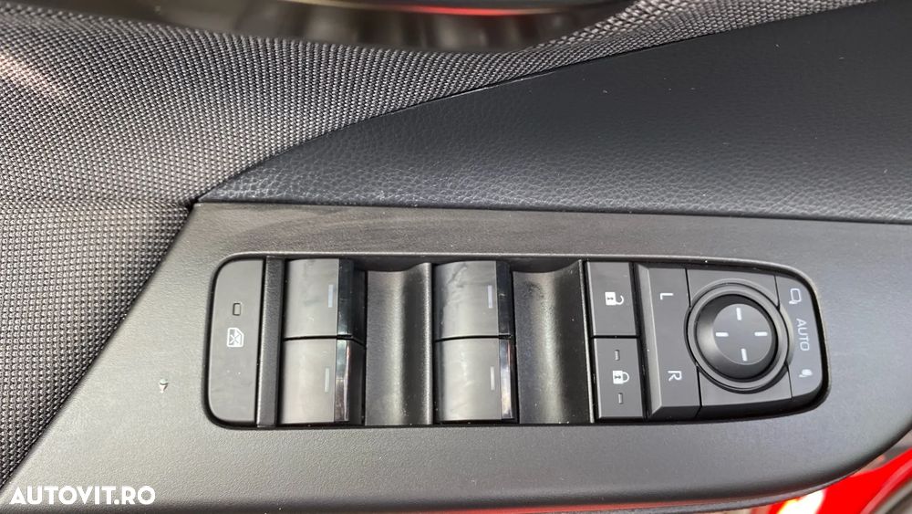 Toyota C-HR 1.8 HEV 140 CP 4x2 CVT Dynamic - 10