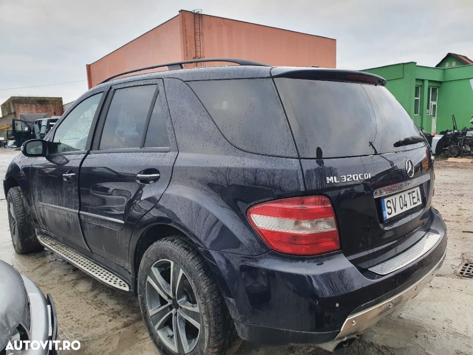 Mocheta portbagaj rulou bare longitudinale bloc lumini Mercedes ML w164 motor 3.0cdi dezmembrez - 3