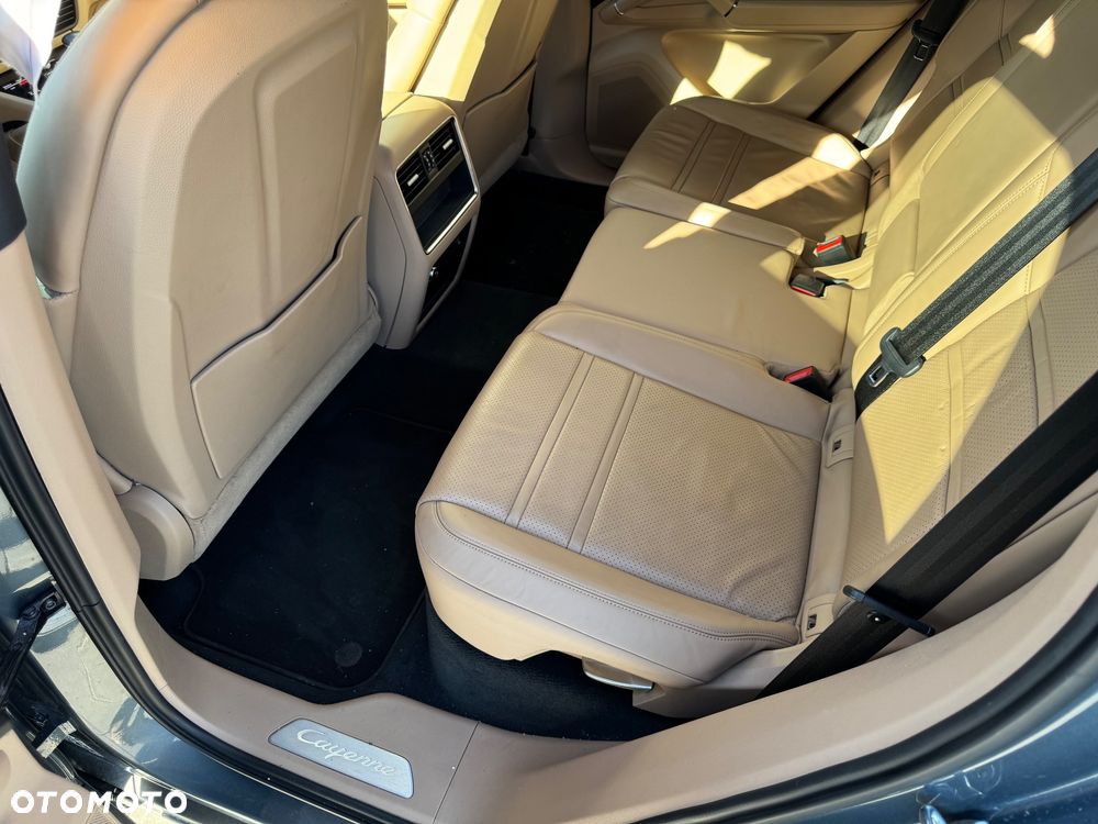 Porsche Cayenne Platinum Edition - 21