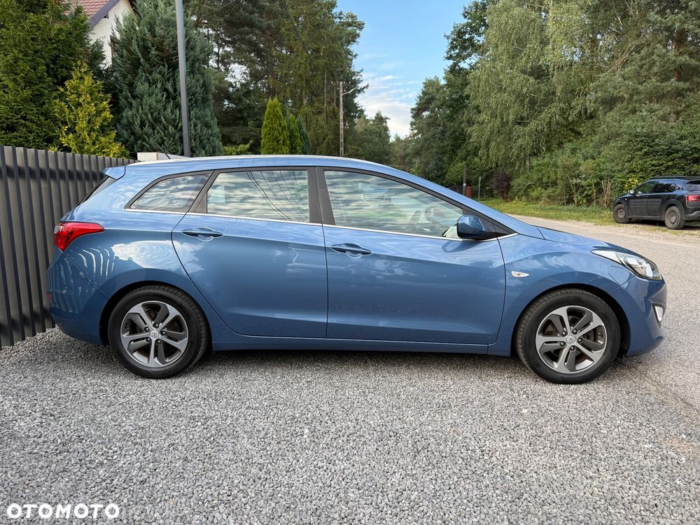 Hyundai i30 blue Kombi 1.4 YES Gold - 5