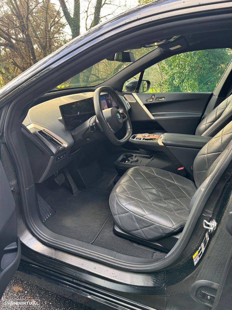 BMW iX xDrive 50 Pack Desportivo - 14