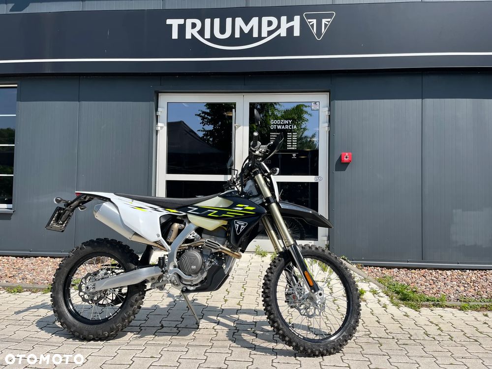 Triumph Inny - 2