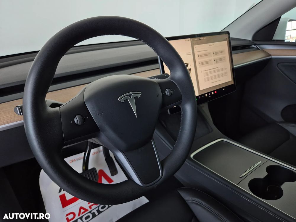 Tesla Model Y Long Range Dual Motor AWD - 10