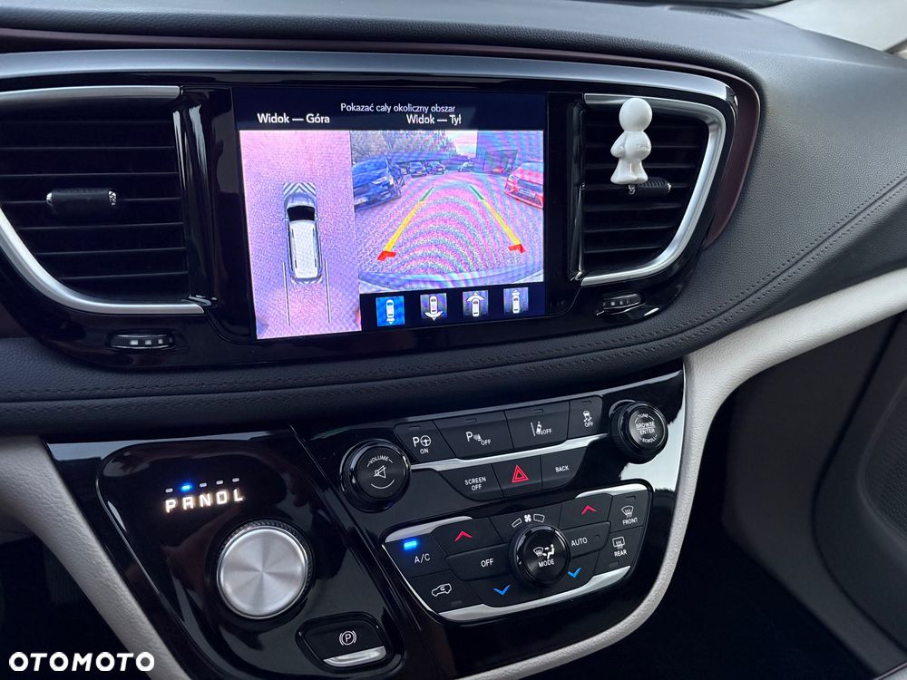 Chrysler Pacifica - 31