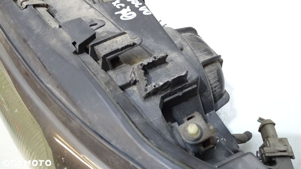 LAMPA LEWA PRZEDNIA VOLVO XC70 2.5T 8693547 - 2