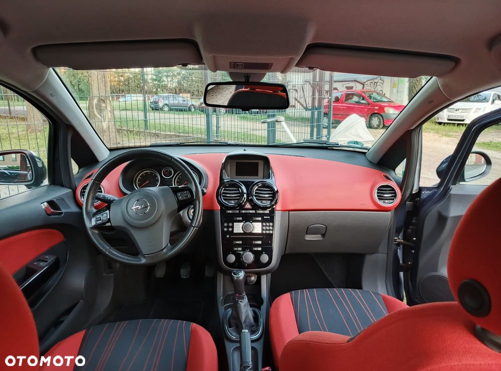 Opel Corsa 1.2 16V Cosmo - 2