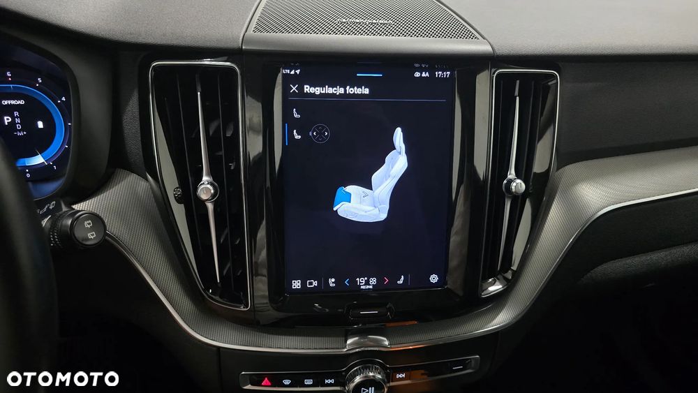 Volvo XC 60 B4 D AWD Plus Dark - 24