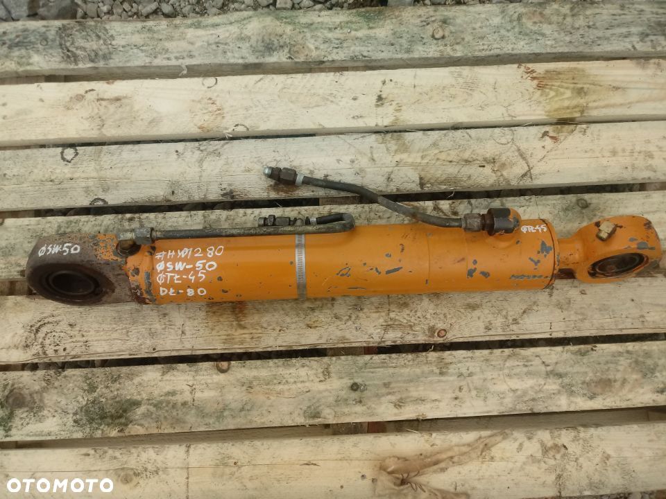 Siłownik Case 821C Nowy typ 78 50 45 - 3