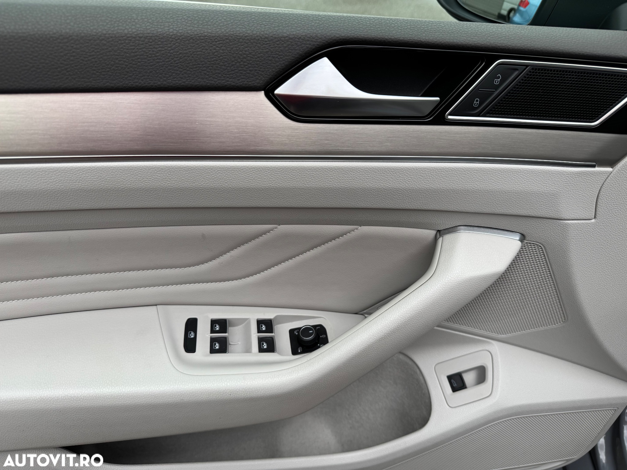 Volkswagen Passat Variant 2.0 TDI SCR DSG Elegance - 36
