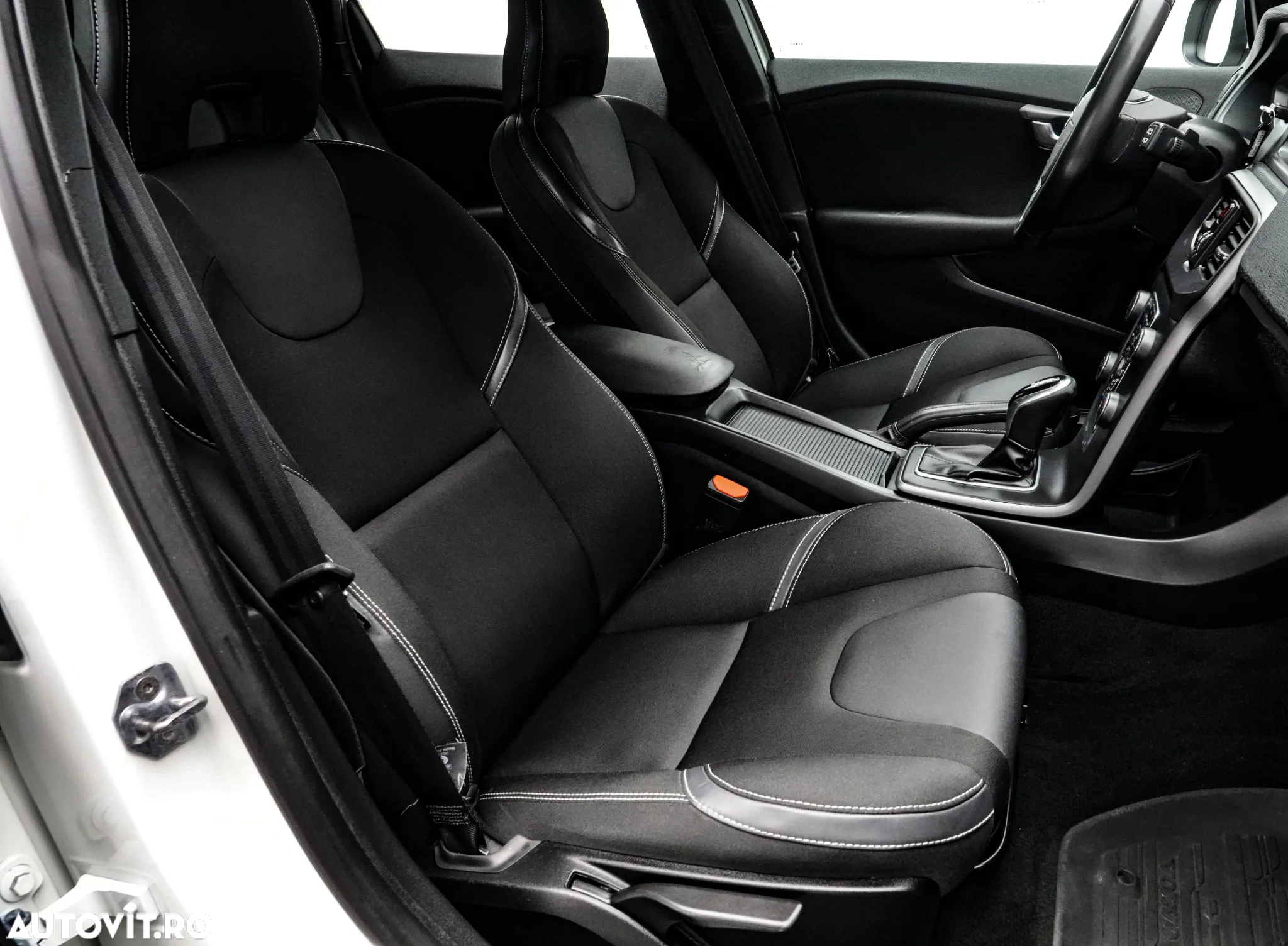 Volvo V40 D3 Aut. Momentum - 12