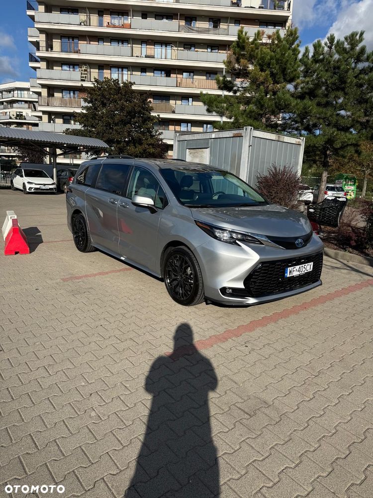 Toyota Sienna - 3