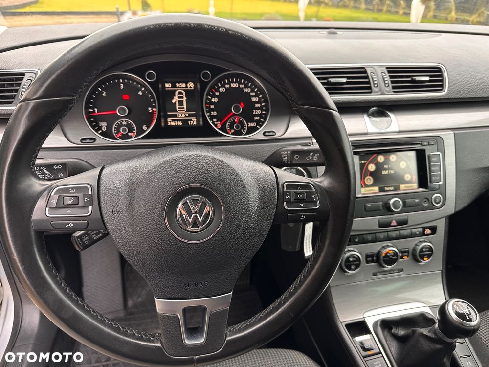 Volkswagen Passat 2.0 TDI BlueMotion Technology Comfortline - 13