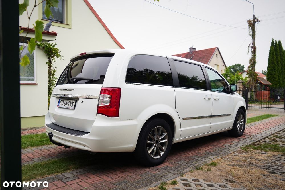 Chrysler Town & Country - 15
