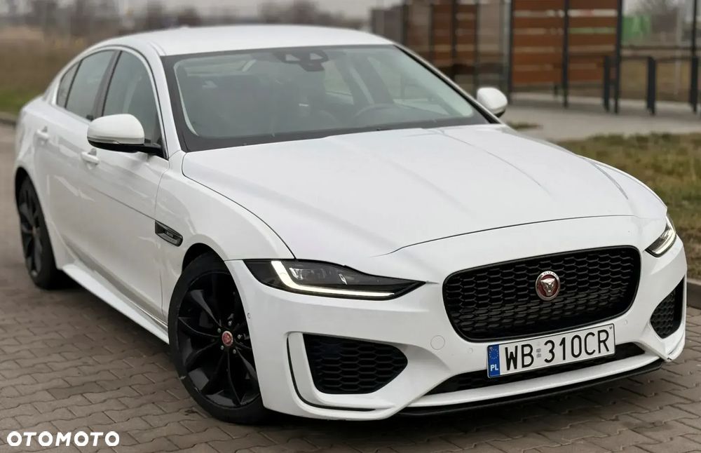 Jaguar XE 2.0 P250 R-Dynamic SE - 1