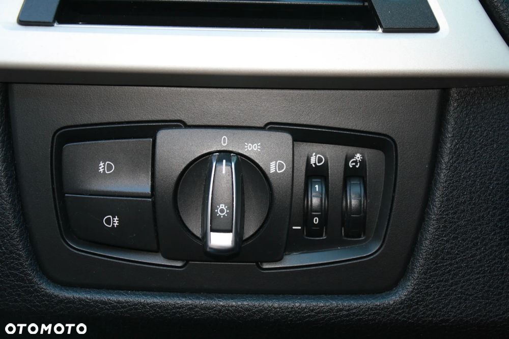 BMW Seria 3 318d Sport Line - 27