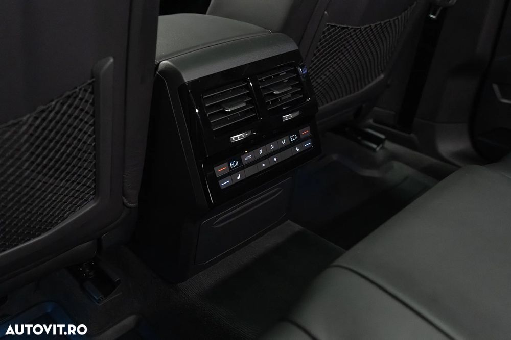 Volkswagen Touareg V6 TDI 4MOTION R-Line - 29