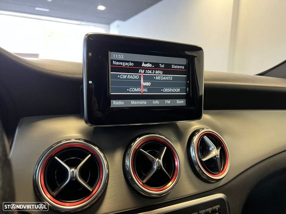 Mercedes-Benz GLA 200 d AMG Line - 14