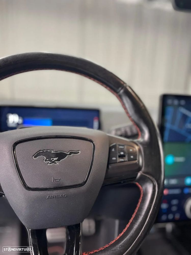 Ford Mustang Mach-E 75.7 kWh Premium AWD - 28