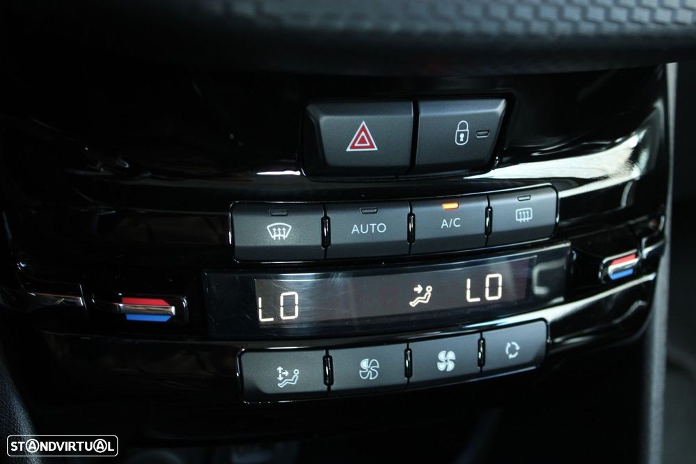 Peugeot 2008 1.2 PureTech Allure - 23