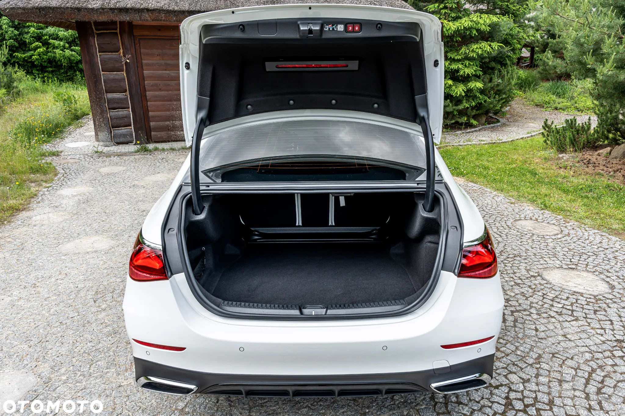 Mercedes-Benz Klasa E 220 d 4-Matic Exclusive - 22