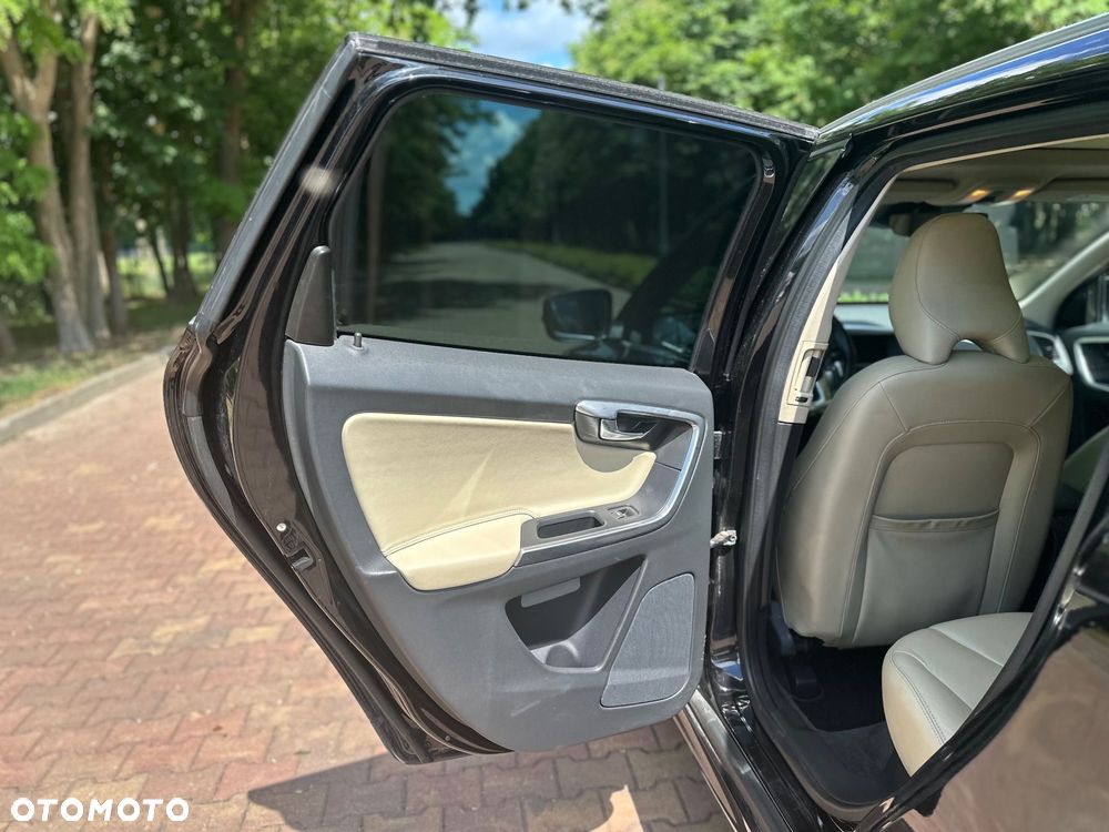 Volvo XC 60 D4 AWD Momentum - 15