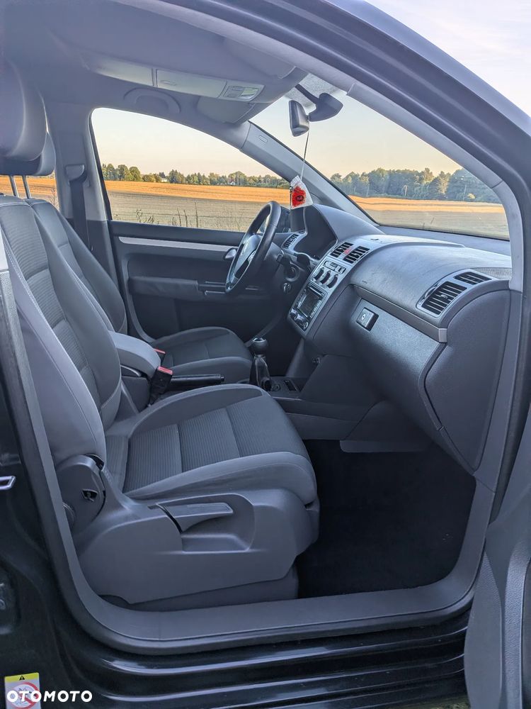 Volkswagen Touran - 4