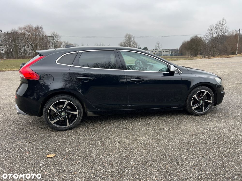 Volvo V40 D3 R Design - 16