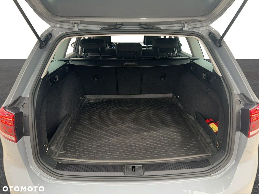 Volkswagen Passat - 11