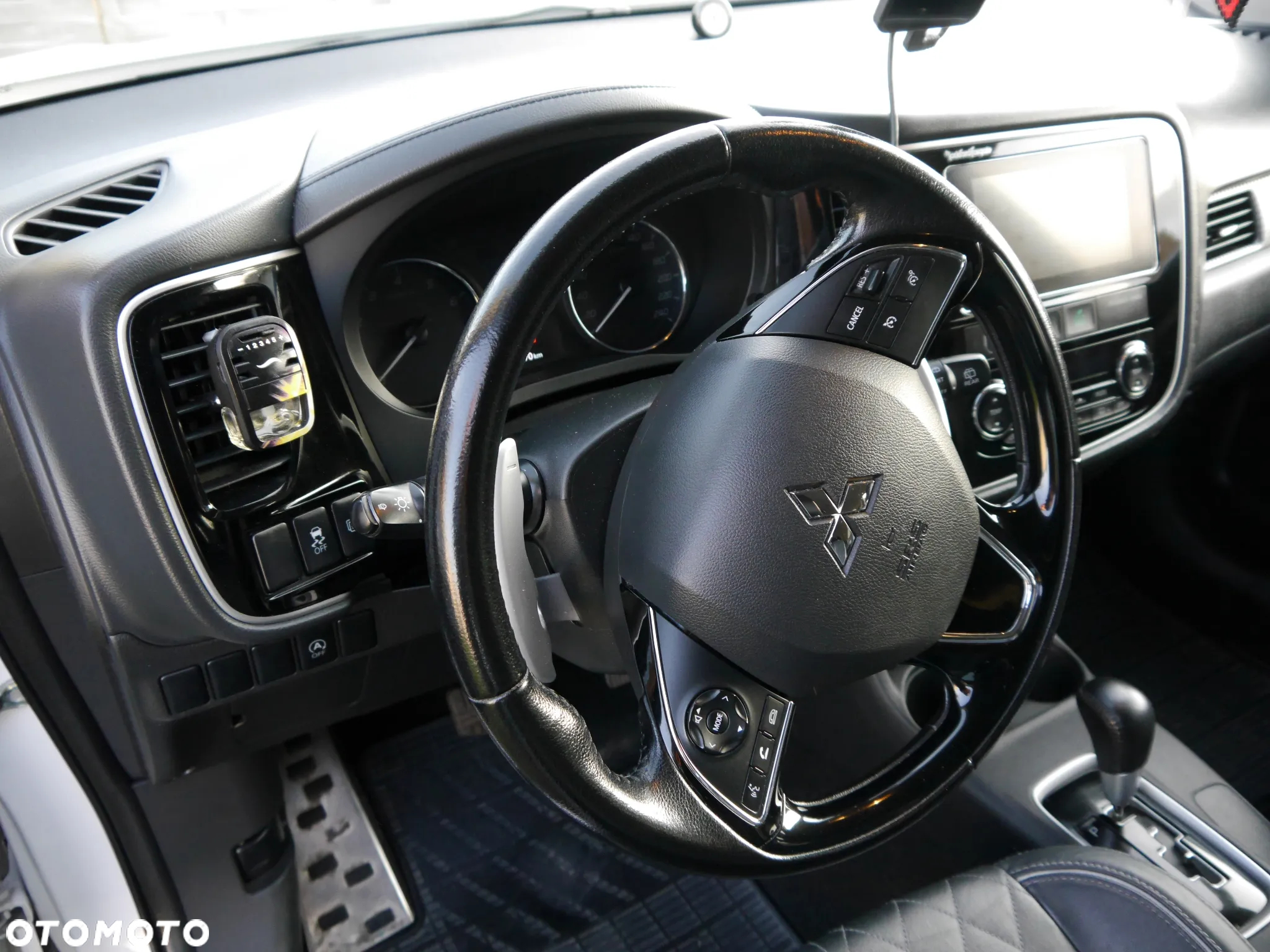 Mitsubishi Outlander 2.0 Intense 4WD CVT - 16
