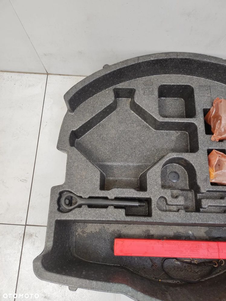 Styropian wkład koła zapasowego bagażnika Toyota RAV4 V 5 - 2