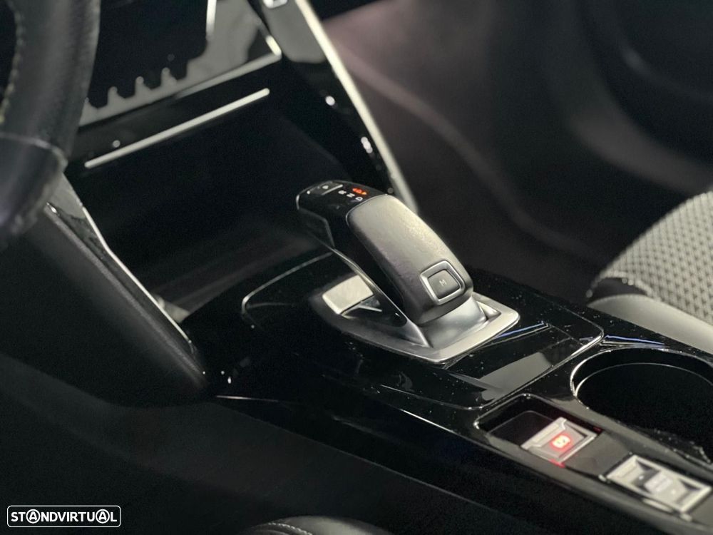 Peugeot 2008 1.2 PureTech GT EAT8 - 13
