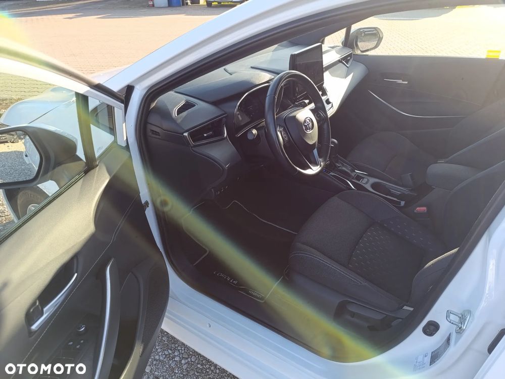 Toyota Corolla 1.8 Hybrid Comfort - 17