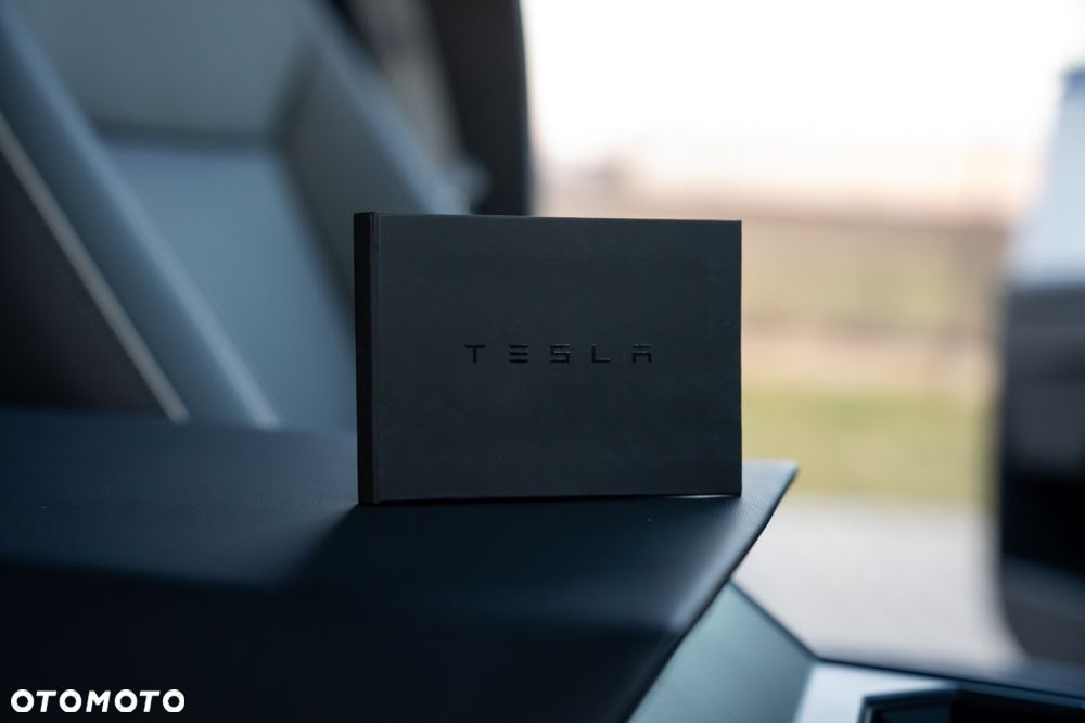 Tesla Cybertruck - 11