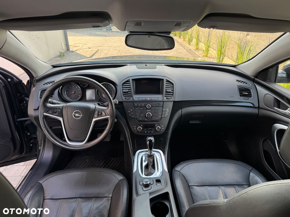 Opel Insignia 2.0 Turbo Sports Tourer 4x4 Automatik Cosmo - 23