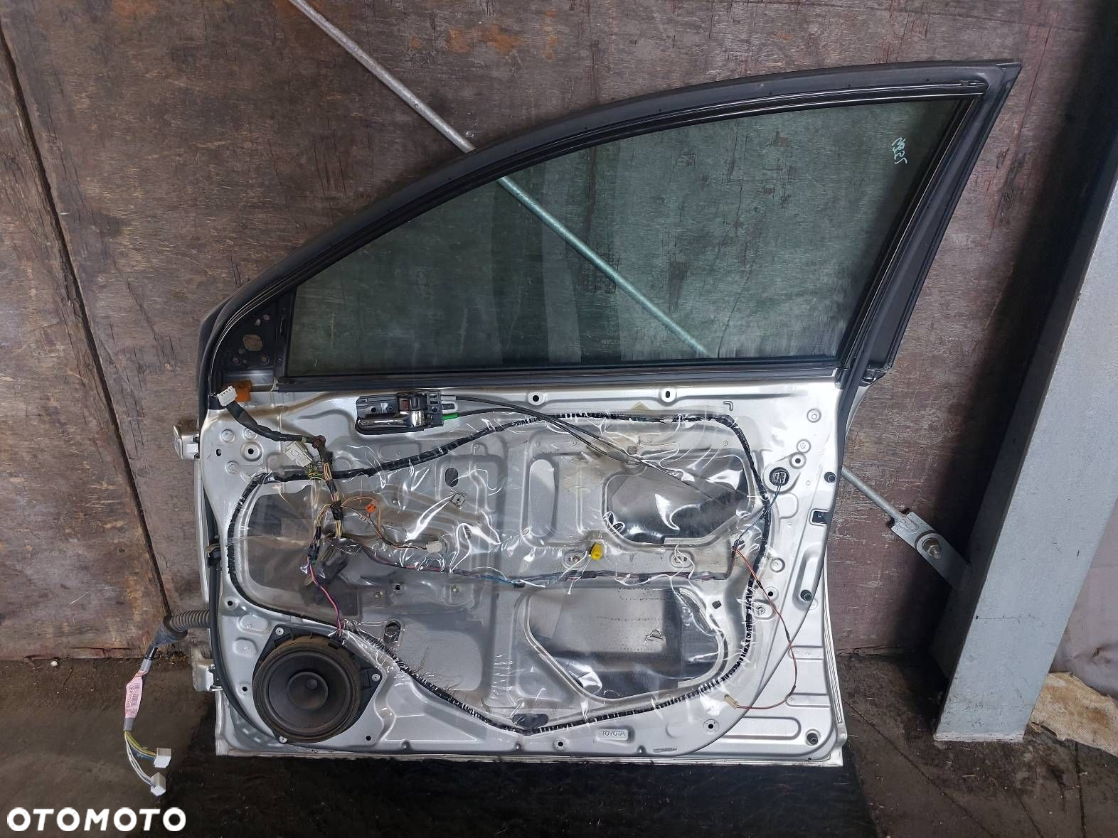 DRZWI KOMPLETNE PRAWY PRZÓD TOYOTA AVENSIS T25 1C0 - 3