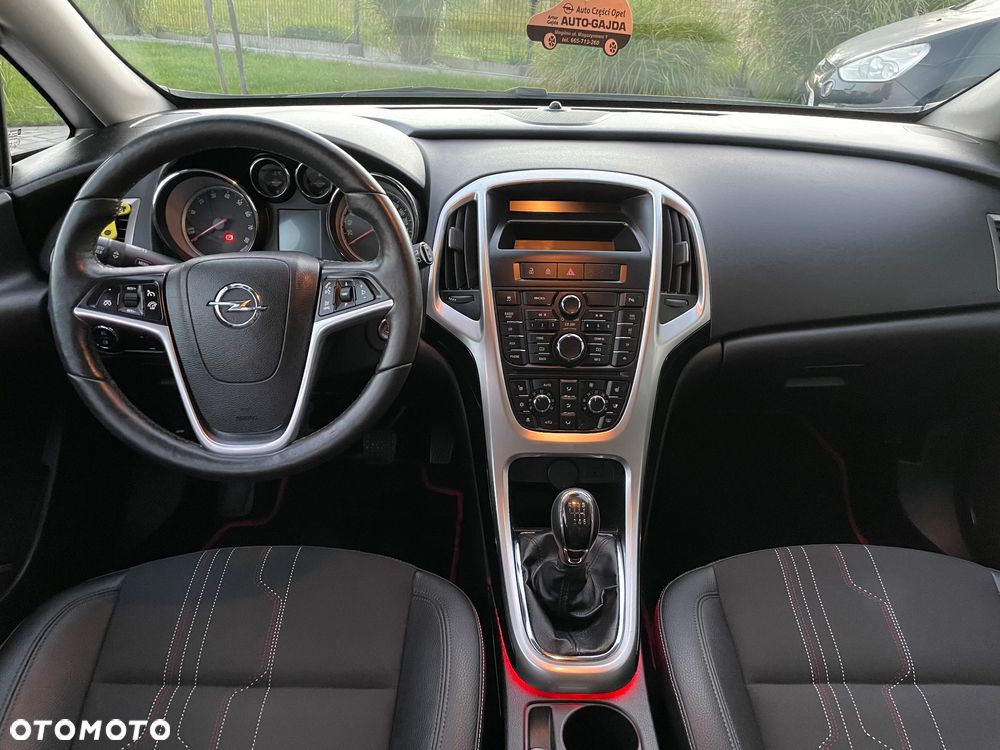 Opel Astra IV 1.4 T Cosmo EU6 - 8
