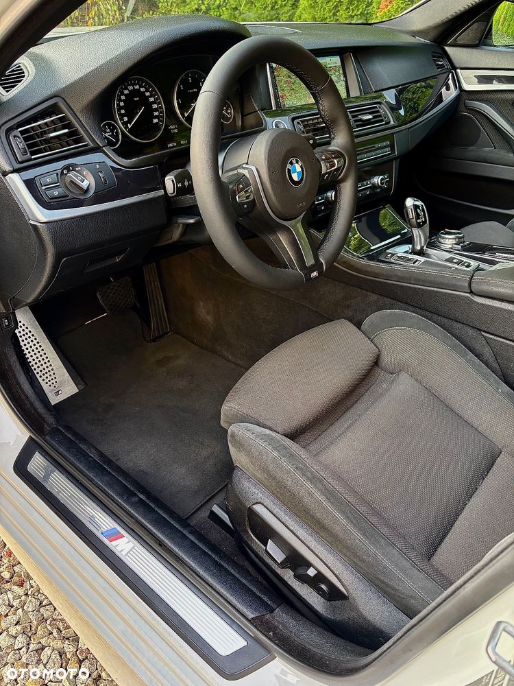 BMW Seria 5 530d Touring Blue Performance Sport-Aut - 9