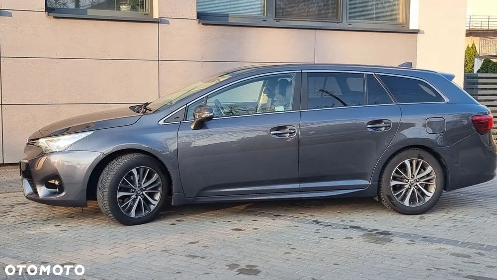 Toyota Avensis 2.0 Premium MS - 8