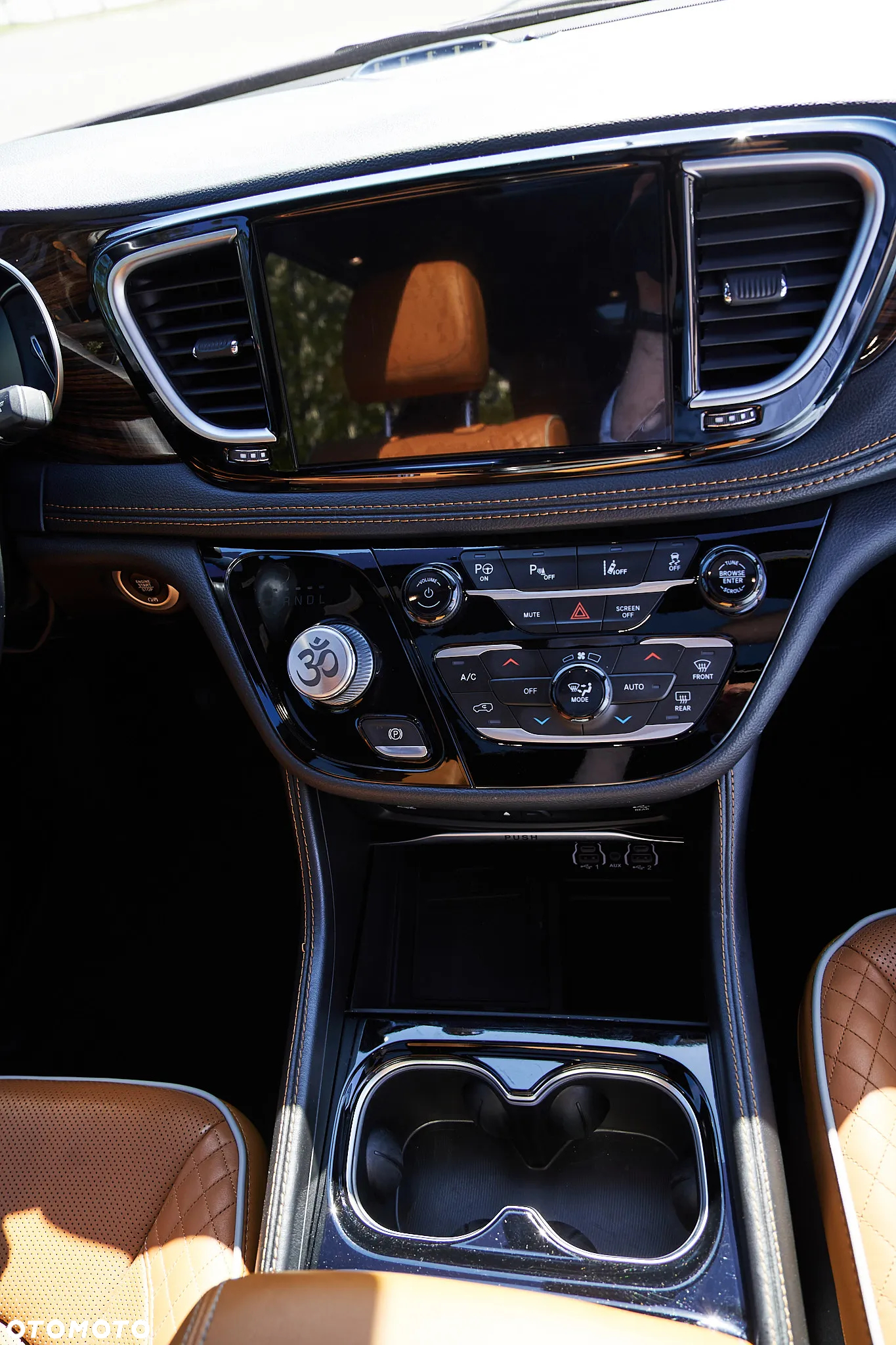 Chrysler Pacifica - 13