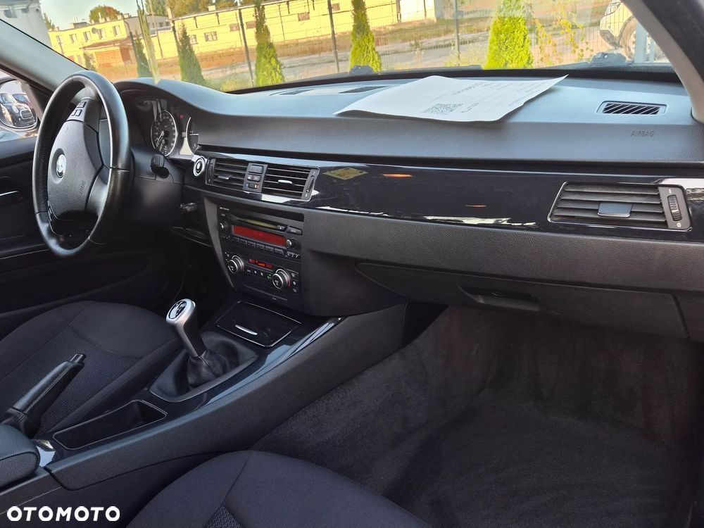 BMW Seria 3 318d DPF - 8