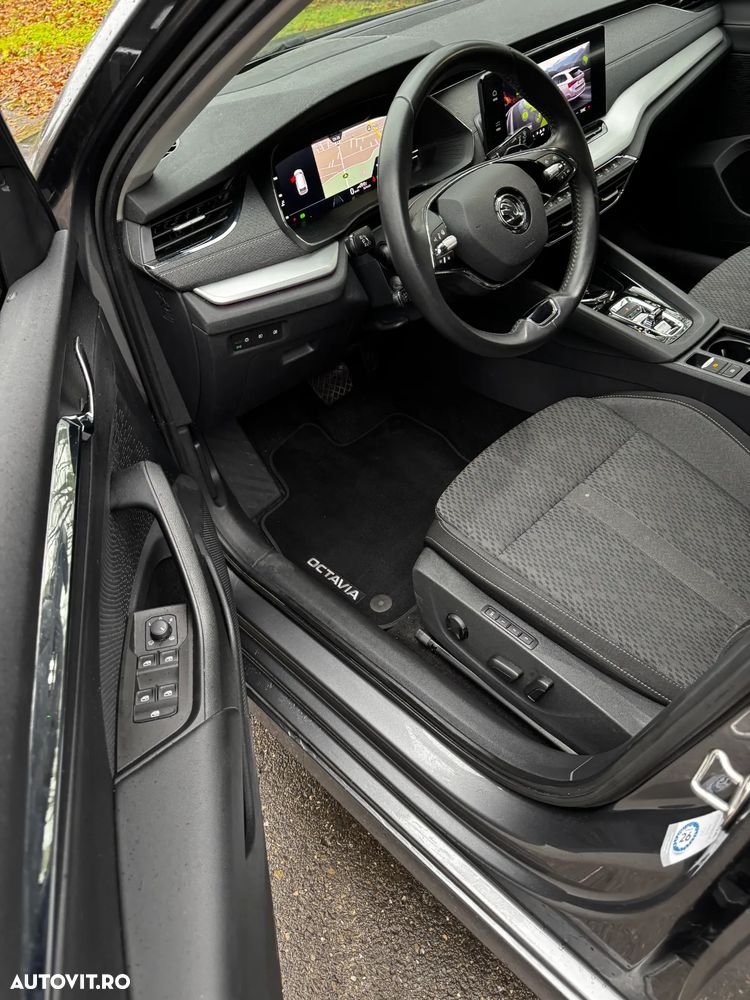 Skoda Octavia Combi 2.0 TDI DSG Exclusive Plus - 36