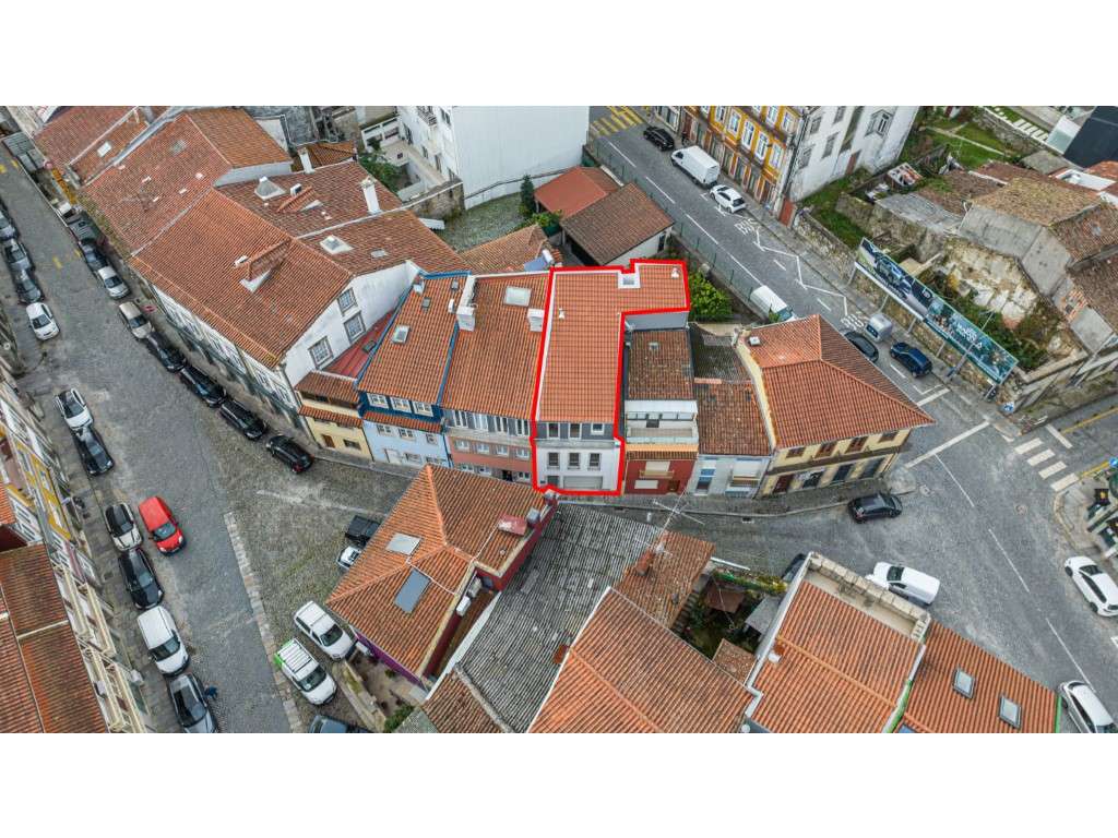 Prédio Moradia no Centro Histórico de Braga - Grande imagem: 3/29