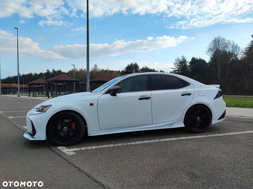 Lexus IS F Sport - 8