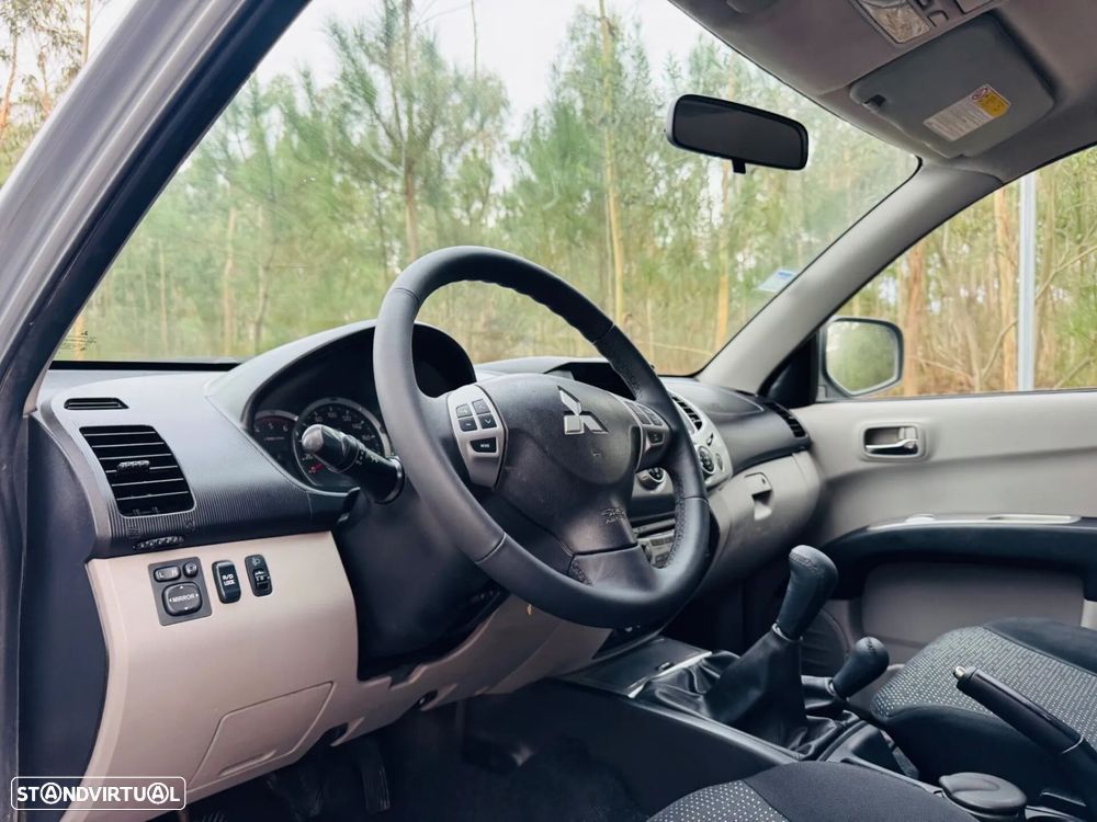 Mitsubishi L200 2.5 DI-D CD Invite AC CC 4WD - 21