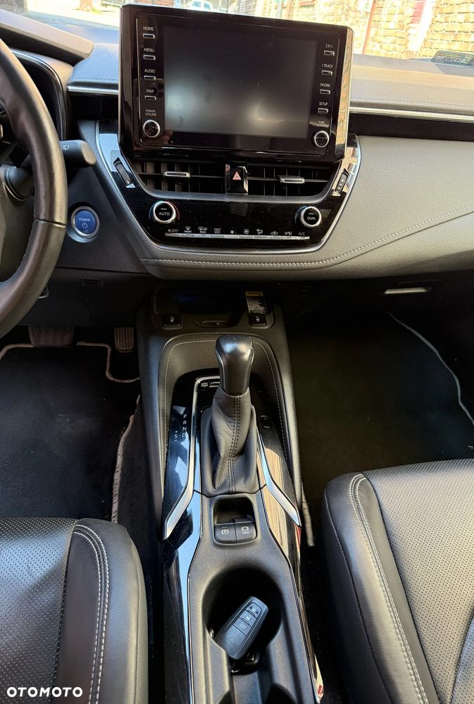 Toyota Corolla 2.0 Hybrid Executive - 16