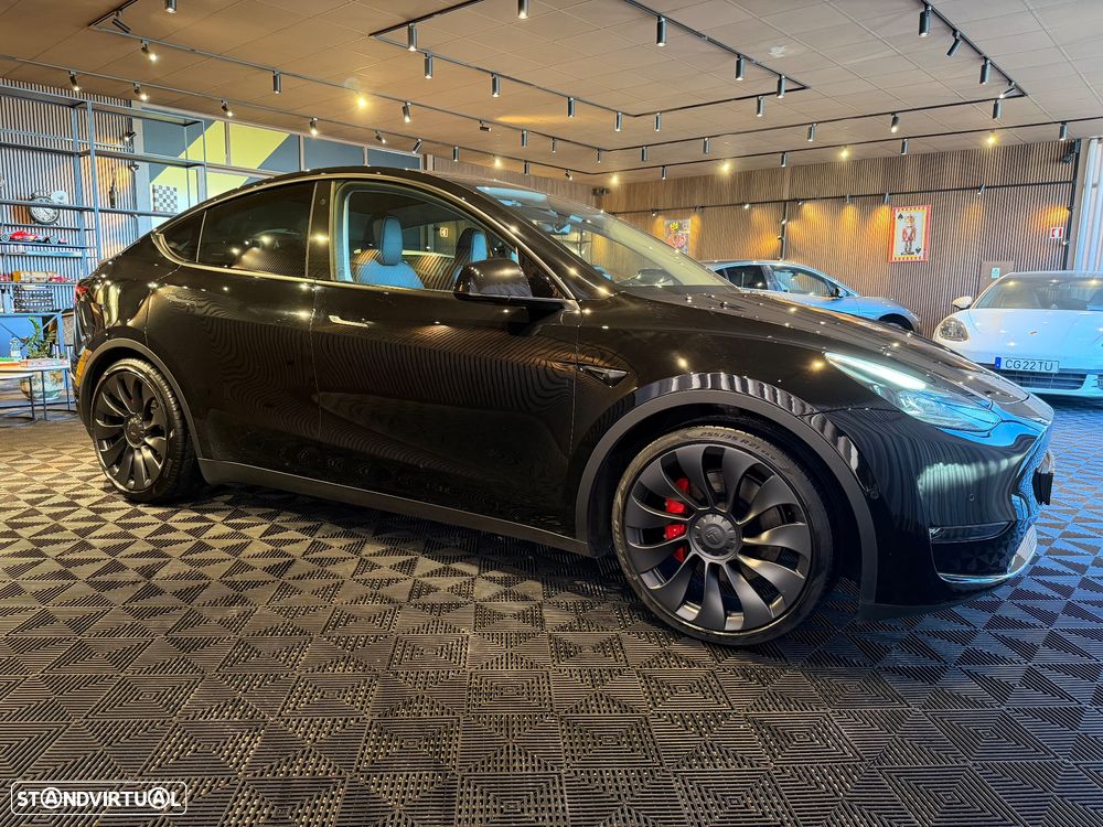 Tesla Model Y Performance Dual Motor AWD - 8