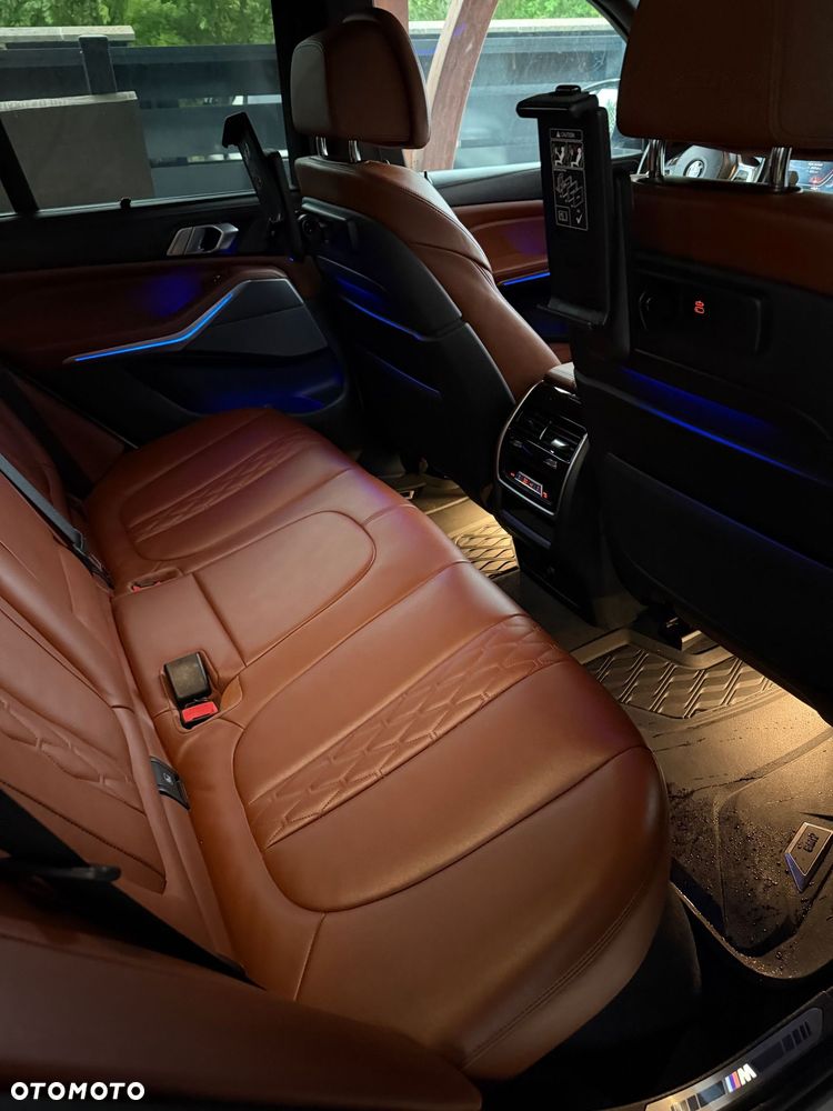 BMW X5 M M50i - 11