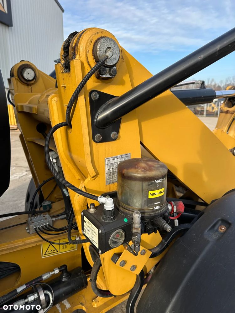 Caterpillar 907M - 22