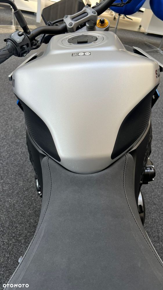 Suzuki GSX 1000 - 13