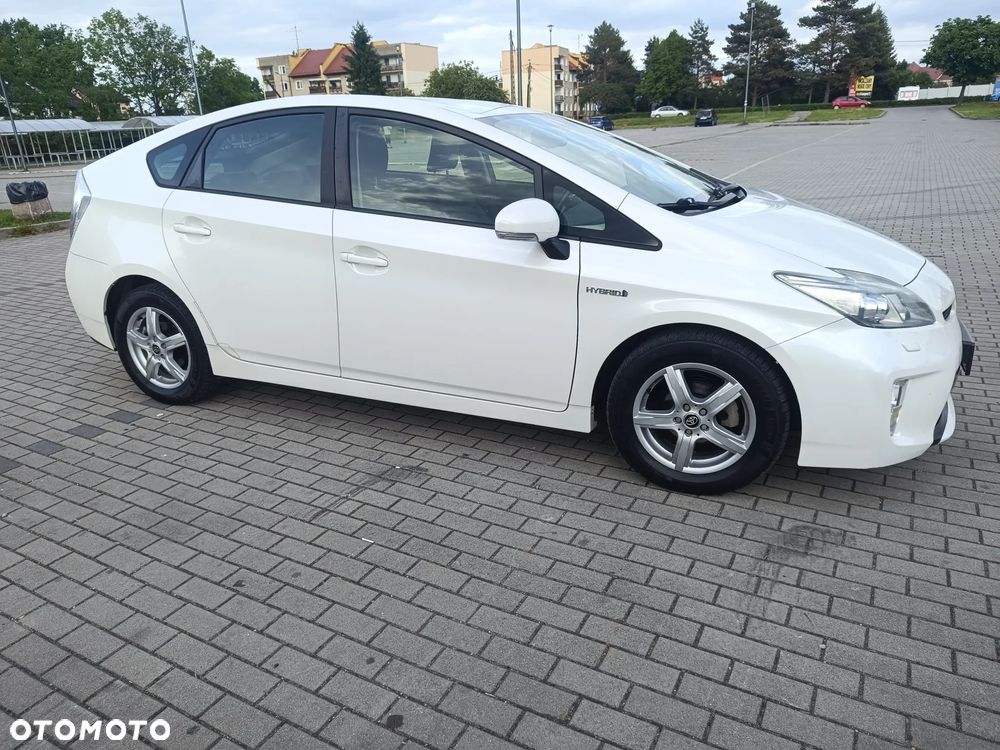 Toyota Prius 1.8 HSD Prestige - 4